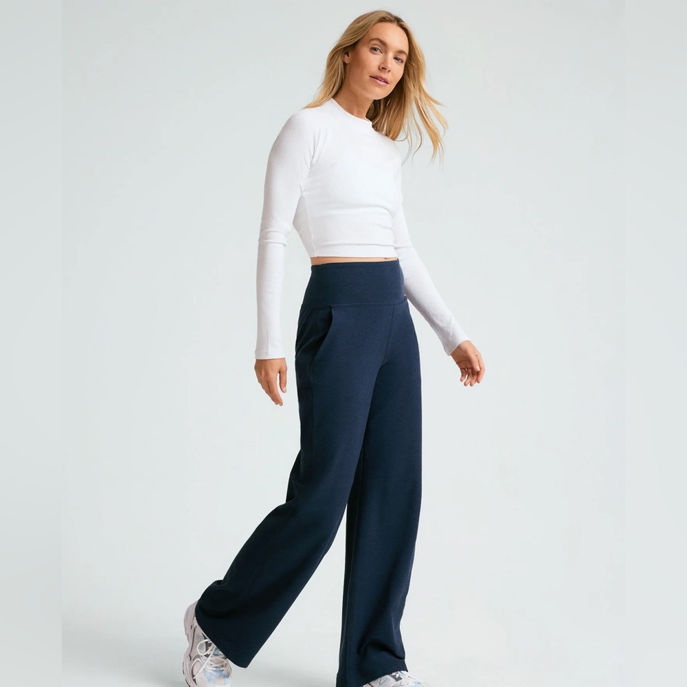 Beyond Yoga Spacedye Laid Back Wide Leg Pant Navy size small 29” inseam